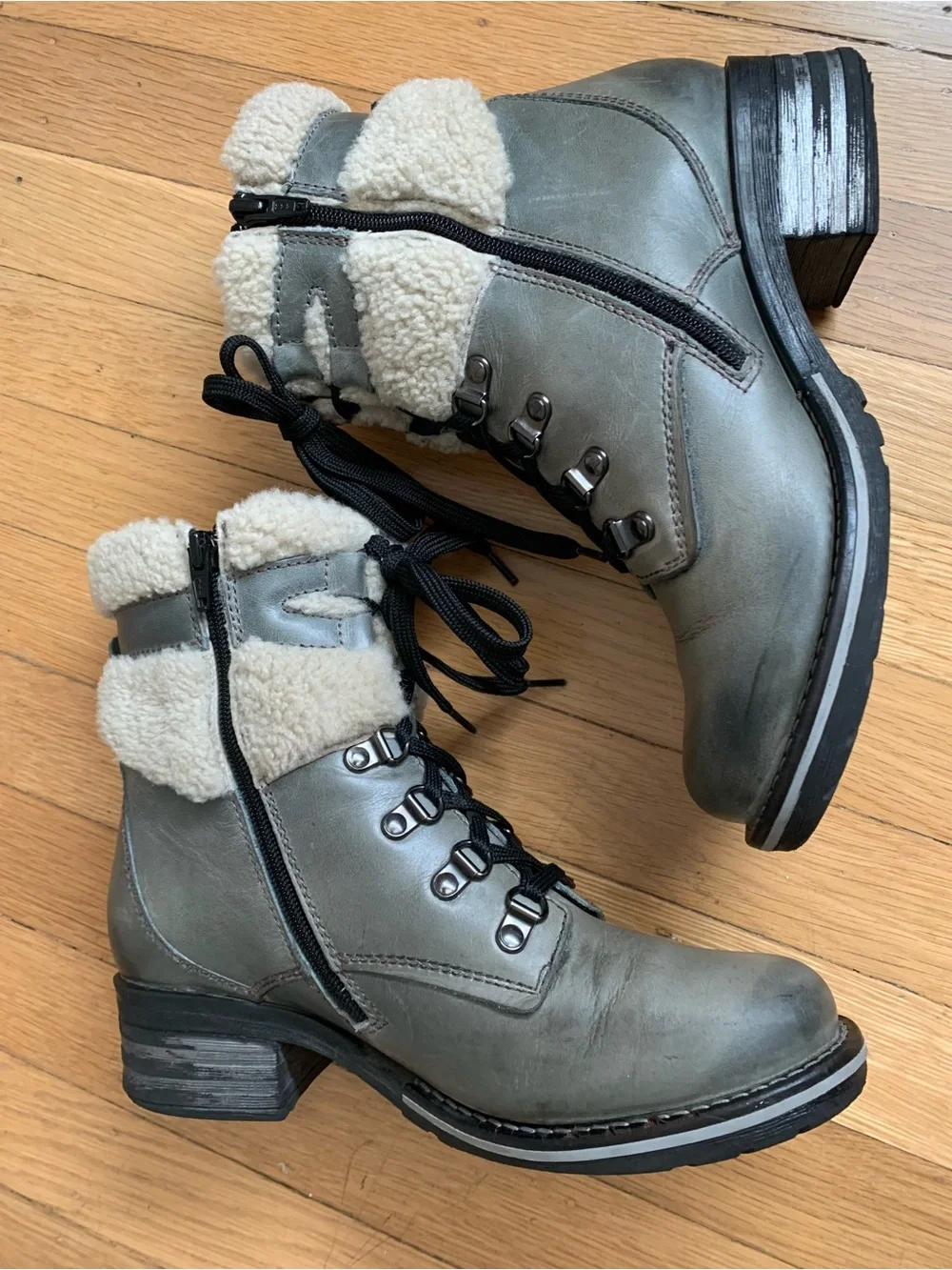 VGUC DROMEDARIS KARA Gray Leather/Faux Fur Lace-Up/Zip Up Ankle Boots SZ 38/7.5M